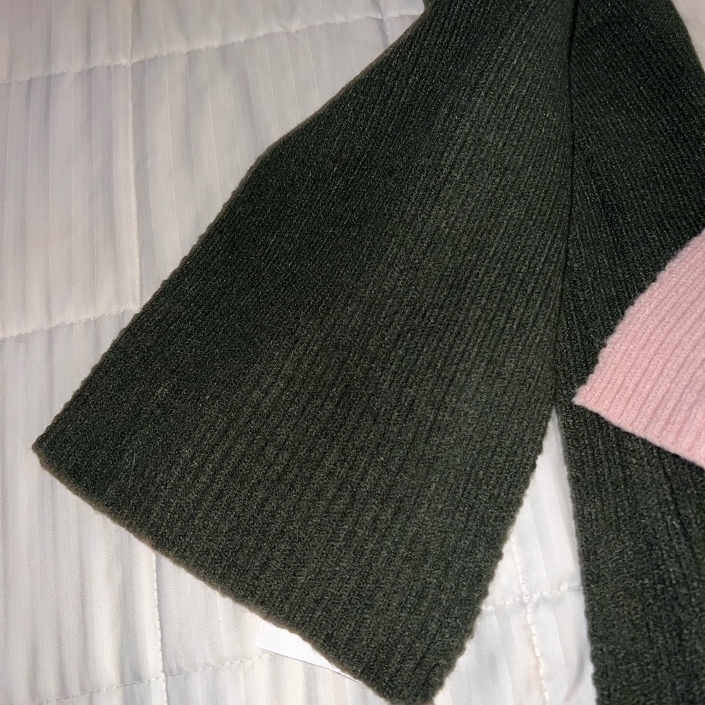 Time and Tru Ribbed Knit Scarves -black and Pink one size - Picture 4 of 6